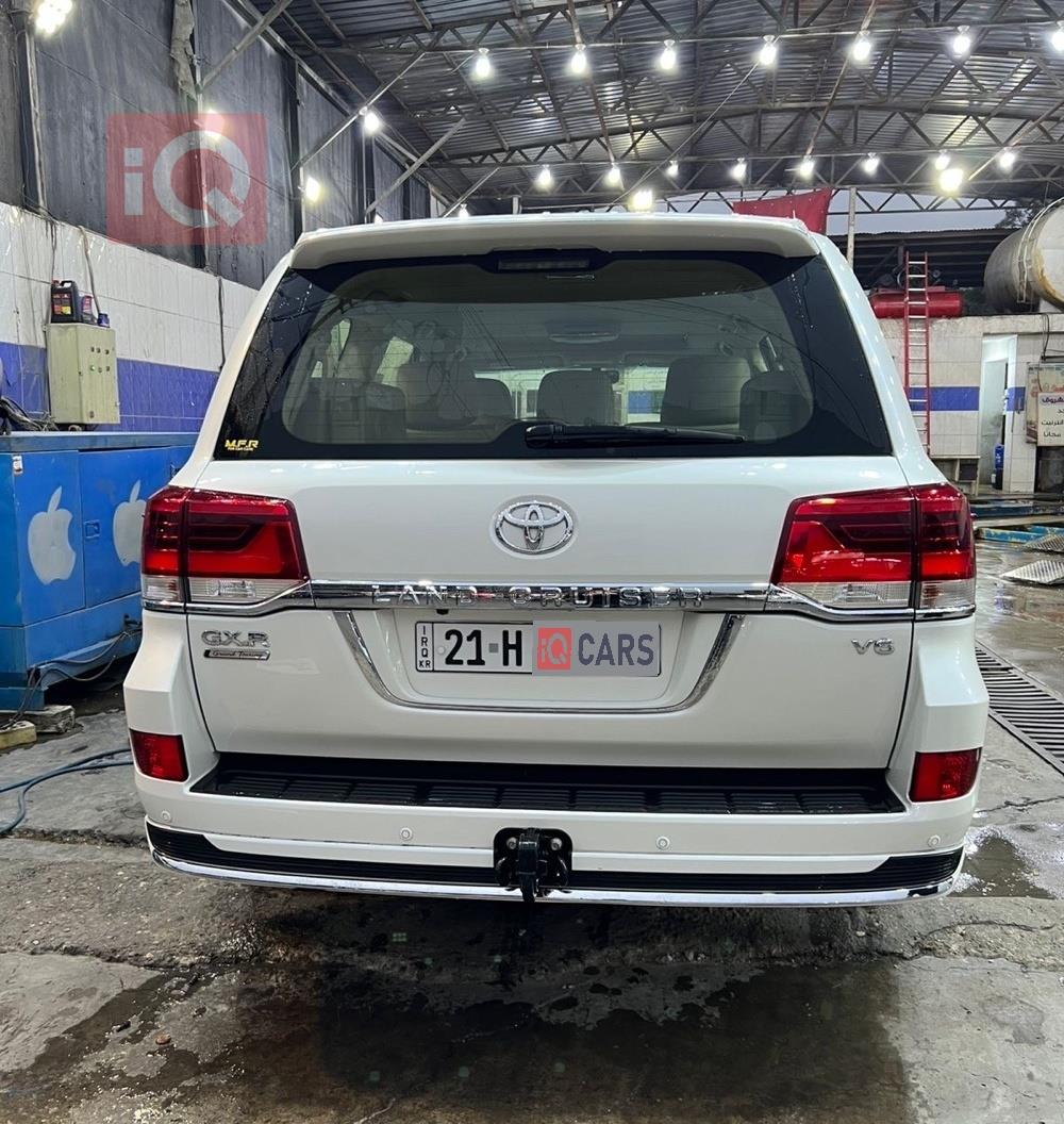 تۆیۆتا لاند کروزەر